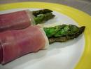 Rollos de jamón y espárragos
