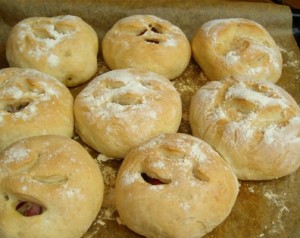 panecillos-rellenos-de-setas-y-tomatitos