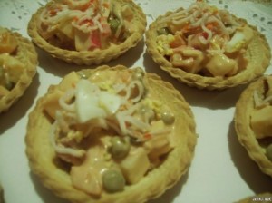 Tartaletas de calabacines, zanahorias y mozzarella
