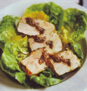 Atún empanado con salsa de anchoas