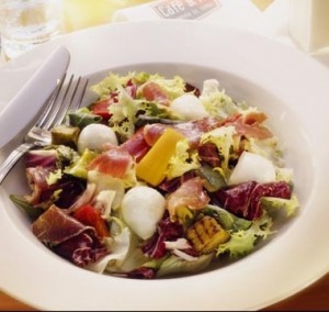 Ensalada tibia de verduras y brotes de soja