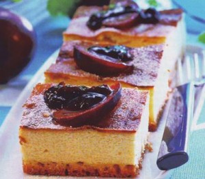 Pastel de queso con ciruelas