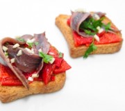 anchoas_sobre_lecho_de_pimiento