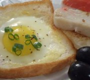 sandwich-con-huevo-frito-incrustado