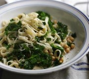 tallarines-con-garbanzos-queso-y-cavolo-nero