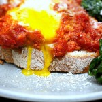 huevos-escalfados-con-salsa-de-tomate
