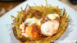 Huevos en nido dorado