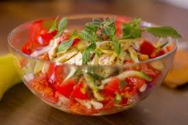 Ensalada de tomate y aceite de menta