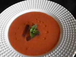 Sopa de tomate y sandia