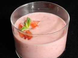 Manzanas y fresones con crema de yogur