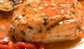 Merluza con puré de pimientos