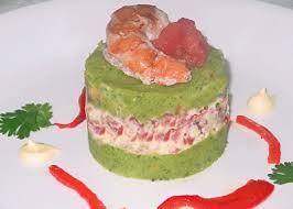 Causa verde rellena de langostinos (de Yanuq)