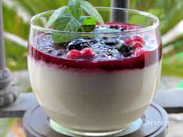 Semifrío de queso fresco con frutas rojas