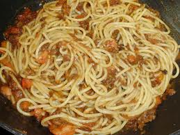 Espaguetis con berenjena y salsa de tomate