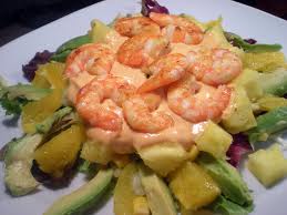 Ensalada tropical dos salsas