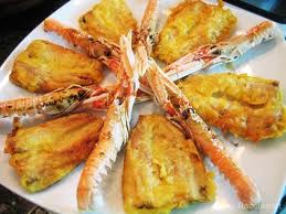 Cigalas fritas con crema de espárragos