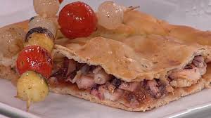 Empanada de chipirones o calamares pequeños