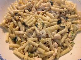 Penne con berenjenas y pecorino