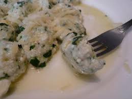 Ñoquis en salsa de salvia