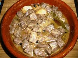 Criadillas y trigueros en caldereta