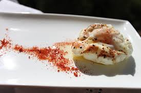 Huevos escalfados brioches