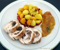 Pollo relleno de frutos secos al vapor