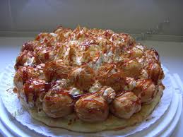 Tarta saint honore rellena de nata montada o crema