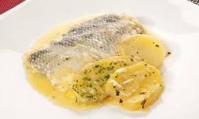 Lubina en salsa al horno