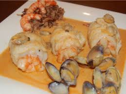 Rollitos de lenguado con salsa