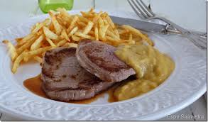 Solomillo con salsa de manzana y pepinillo