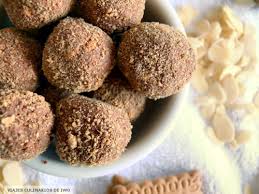 Bolas de almendra y chocolate