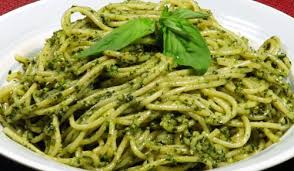 Espaguetis al pesto