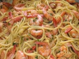 Fideos con gambas y chirlas