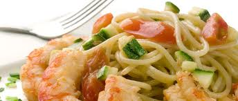Espaguetis con calabacines y gambas