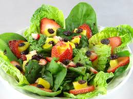 Ensalada de verduras con salsa de yogur