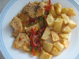 Patatas en fritada con atún