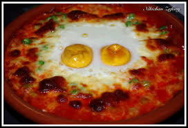 Huevos al plato, estilo Souffle, con Queso rallado y Jamón