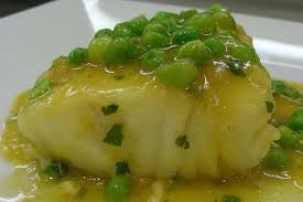 Merluza con guisante y bechamel