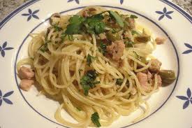 Espaguetis con atún y setas