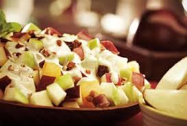 Ensalada con manzanas, nueces y pasas