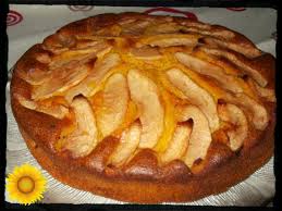 Bizcocho con manzana, limón y canela