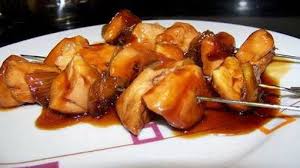 Brochetas de Pollo en salsa de Mango y Yogurt