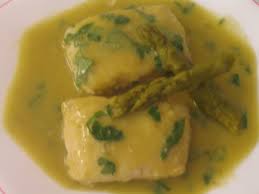Merluza en salsa de esparragos trigueros