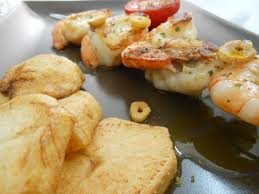 Brochetas de rape con calabací­n al grill