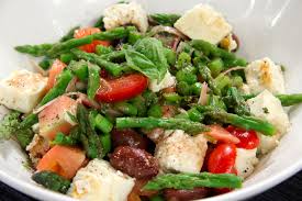 Ensalada de espárragos y queso