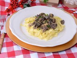 Espaguetis con colmenillas