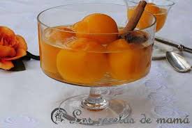 Melocotones al vino blanco