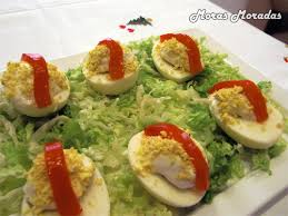 Ensalada de huevos rellenos