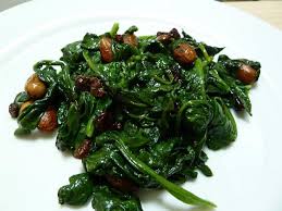 Espinacas con pasas y almendras