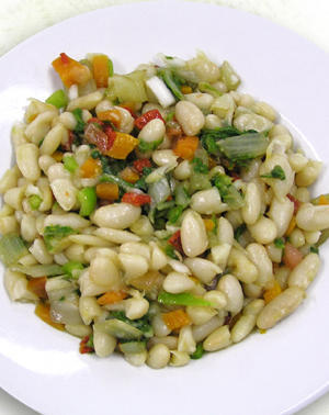 Arroz con pimientos y huevos cocidos